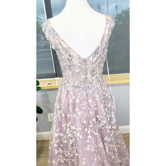 FLORAL EMBROIDERED ILLUSION V-NECK GOWN Size 4 - Picture 8 of 9
